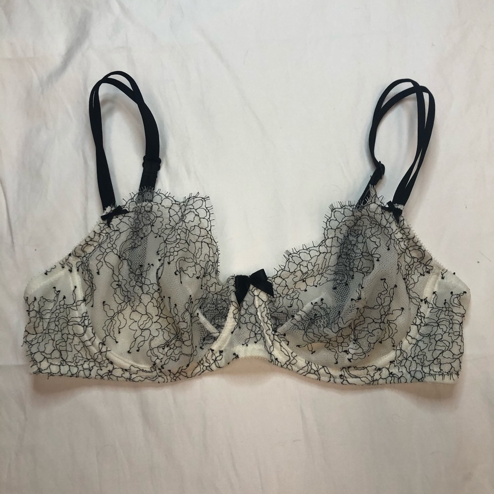 VICTORIAS SECRET BRALETTE
